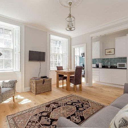 Altido Elegant Georgian 2-Bedrm Apt In Heart Of Old Town Apartment Edinburgh Bagian luar foto