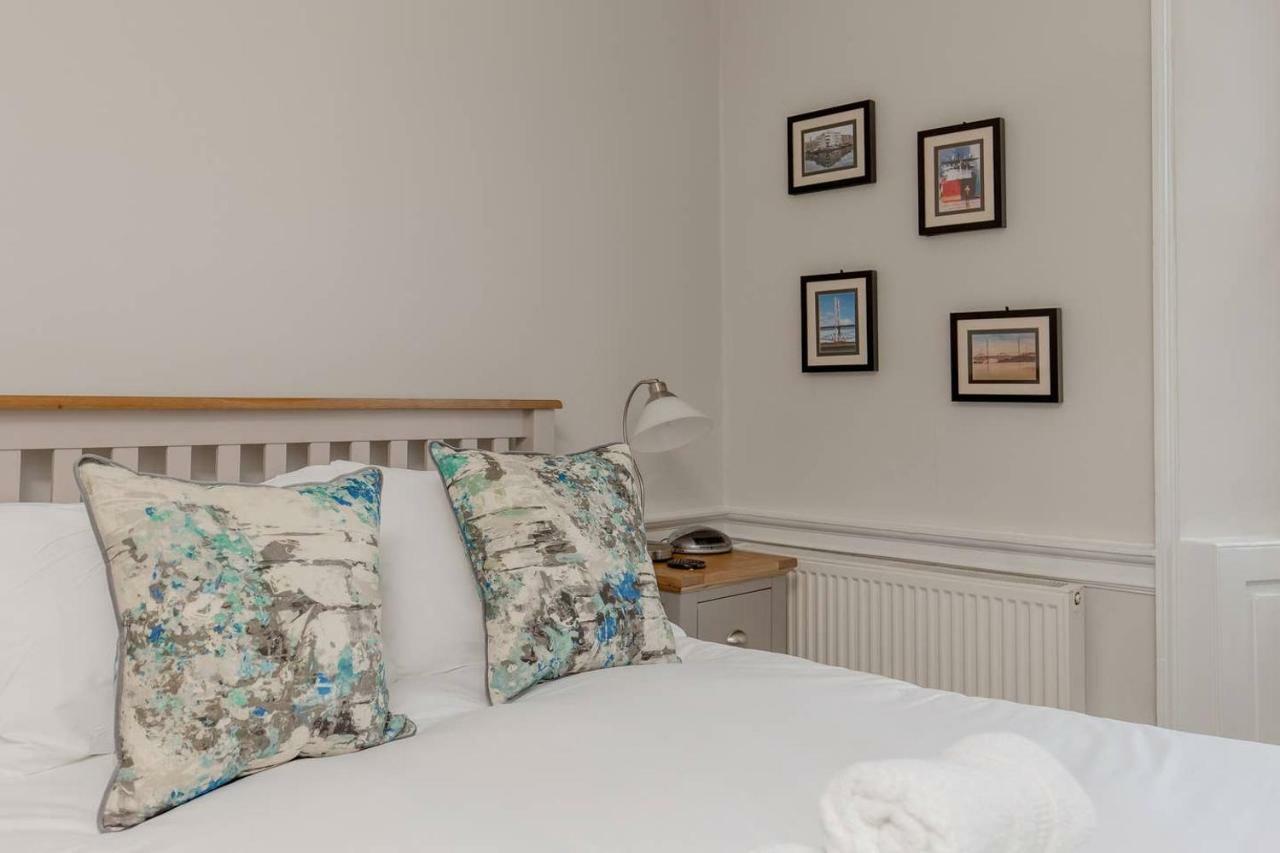Altido Elegant Georgian 2-Bedrm Apt In Heart Of Old Town Apartment Edinburgh Bagian luar foto