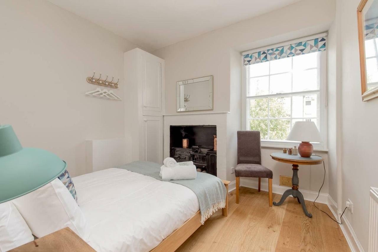 Altido Elegant Georgian 2-Bedrm Apt In Heart Of Old Town Apartment Edinburgh Bagian luar foto