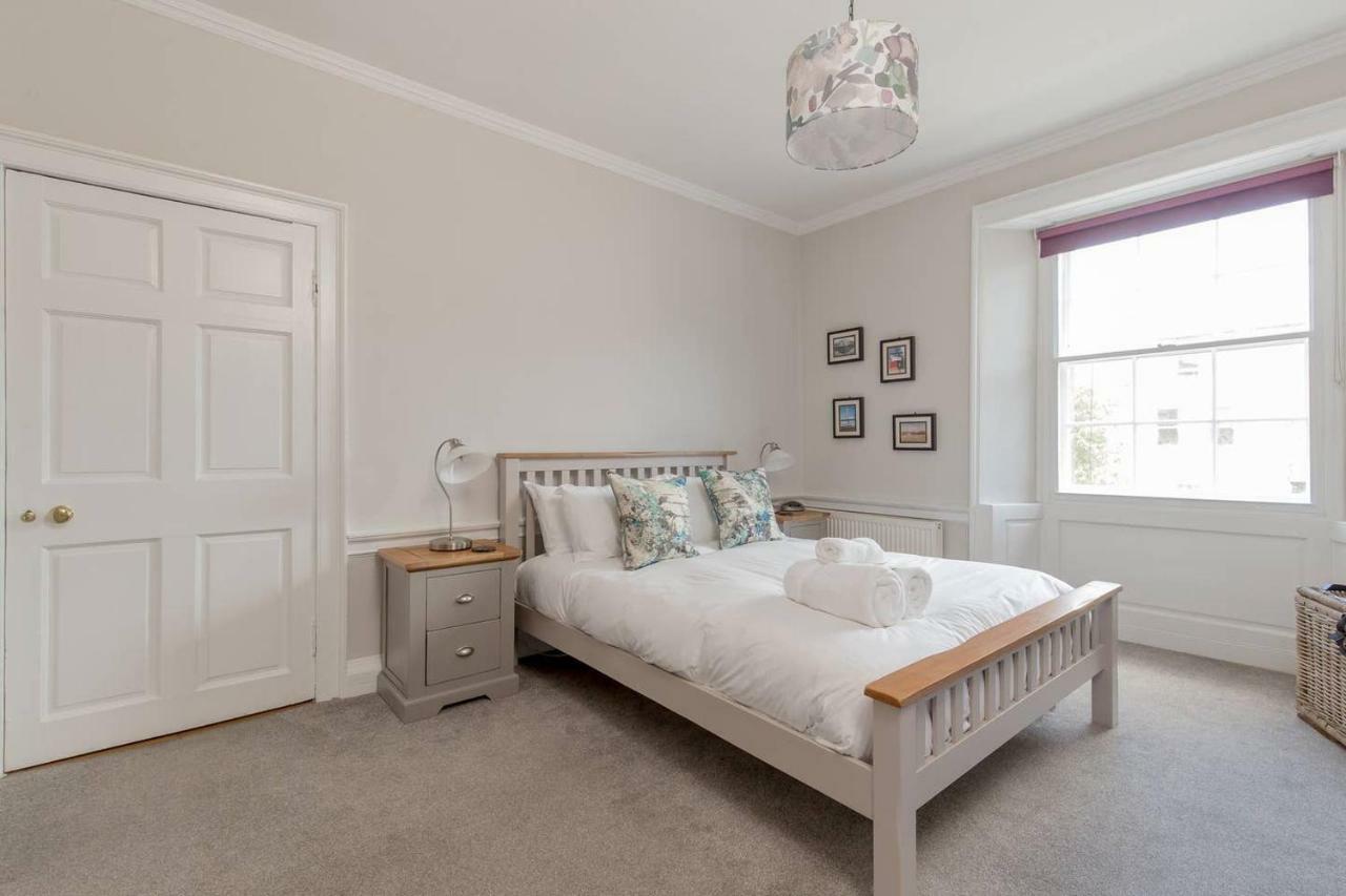 Altido Elegant Georgian 2-Bedrm Apt In Heart Of Old Town Apartment Edinburgh Bagian luar foto