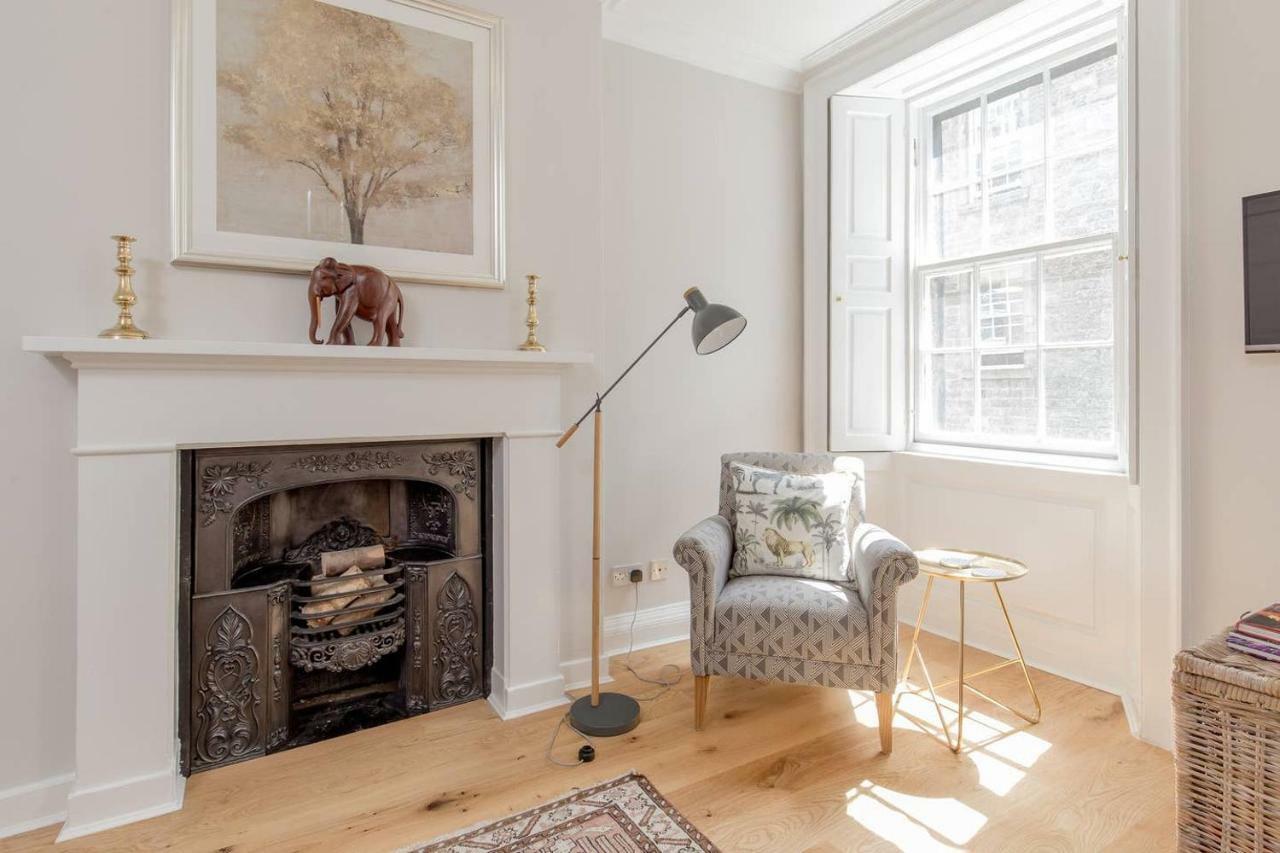 Altido Elegant Georgian 2-Bedrm Apt In Heart Of Old Town Apartment Edinburgh Bagian luar foto