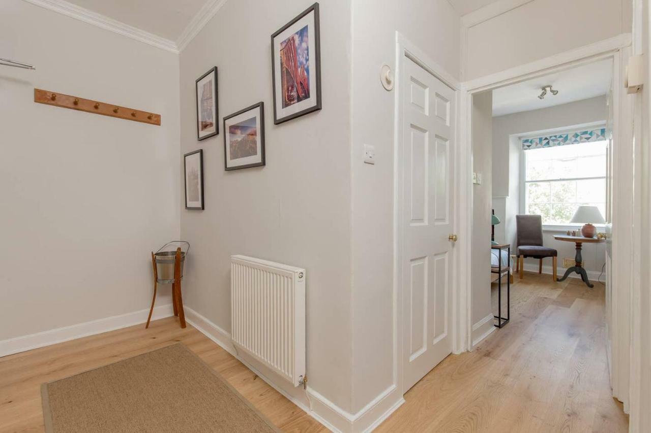 Altido Elegant Georgian 2-Bedrm Apt In Heart Of Old Town Apartment Edinburgh Bagian luar foto